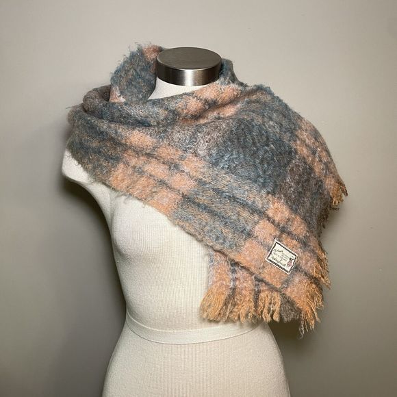 VTG 1960s Andrew Stewart Mohair Scarf Peach Blue Plaid Scotland Fringe - Picture 5 of 6
